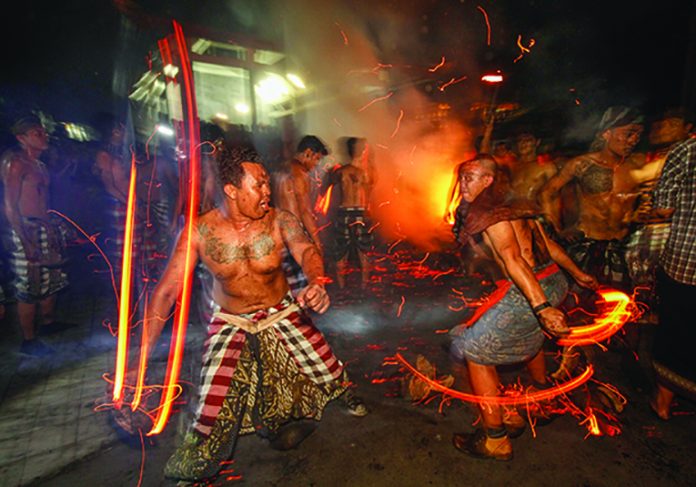 Bali , Nagi , Perang Api, New Years